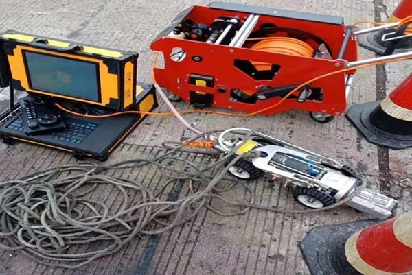 鸡冠CCTV管道检测机器人