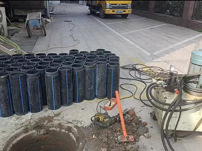 鸡冠PE置换管厂家 DN315置换管 非开挖管短管置换